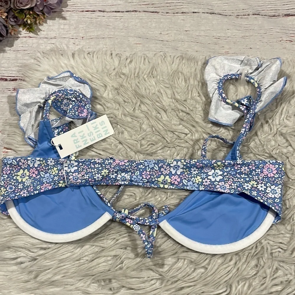 NWT Frankie’s bikinis Birdie Bikini top in springtime
